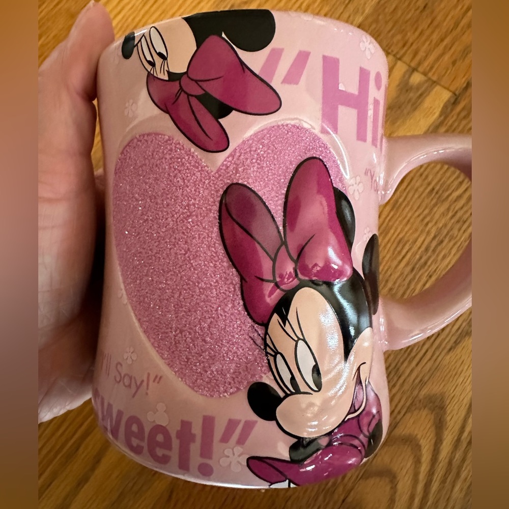 NWOT Disney Parks Minnie Mouse Heart Mug - Picture 2 of 4